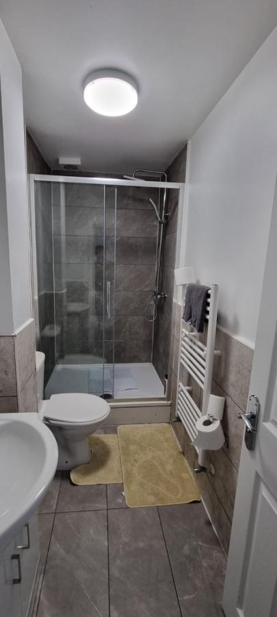 Vh Premier Flat 3 Apartment Джилингам Екстериор снимка