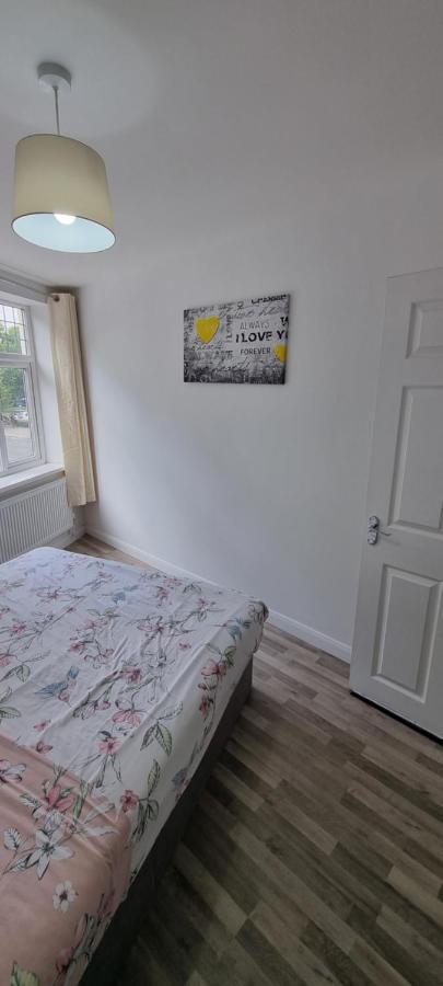 Vh Premier Flat 3 Apartment Джилингам Екстериор снимка